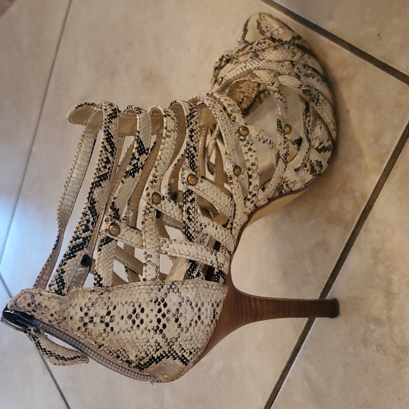 Strappy neutral snake print vegan leather cage sandal bronze studded 4" heel - Picture 4 of 8